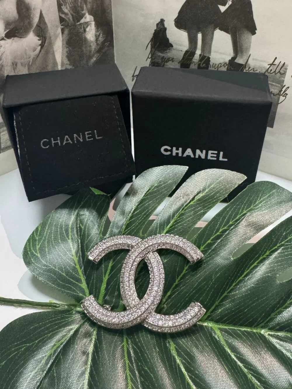 CHANEL - Picture 1 of 5